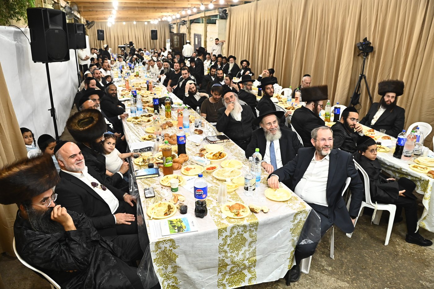 שמחת בית השואבה אצל הגר"ע אלכורת | צילום: שוקי לרר