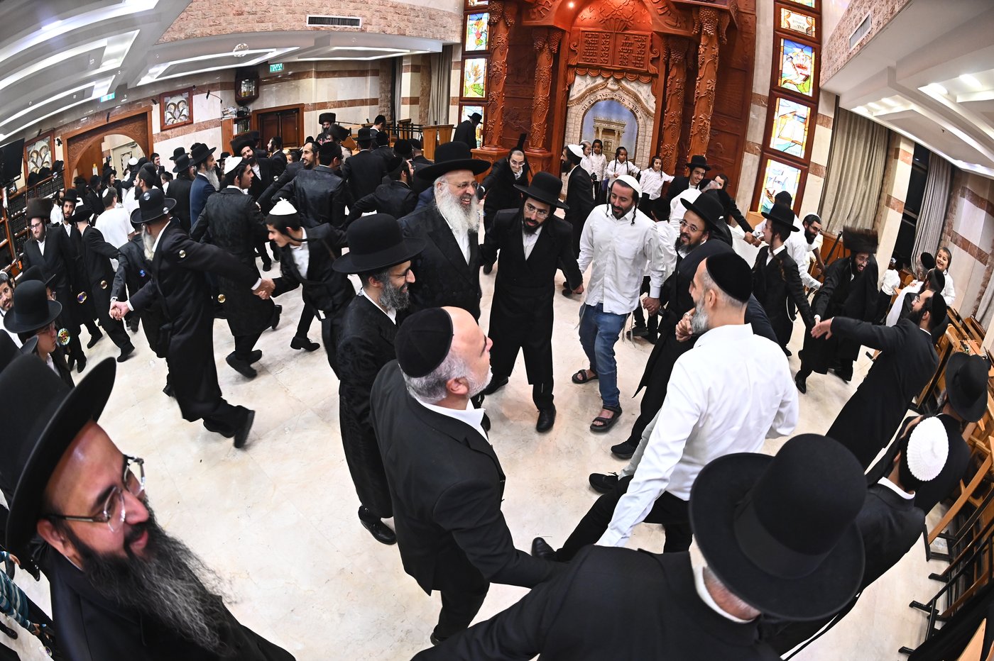 שמחת בית השואבה אצל הגר"ע אלכורת | צילום: שוקי לרר
