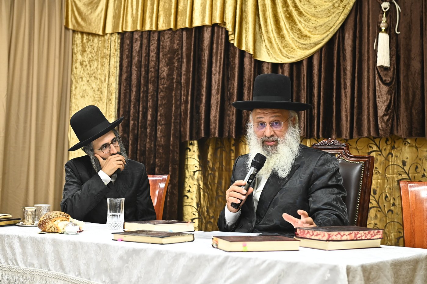 שמחת בית השואבה אצל הגר"ע אלכורת | צילום: שוקי לרר
