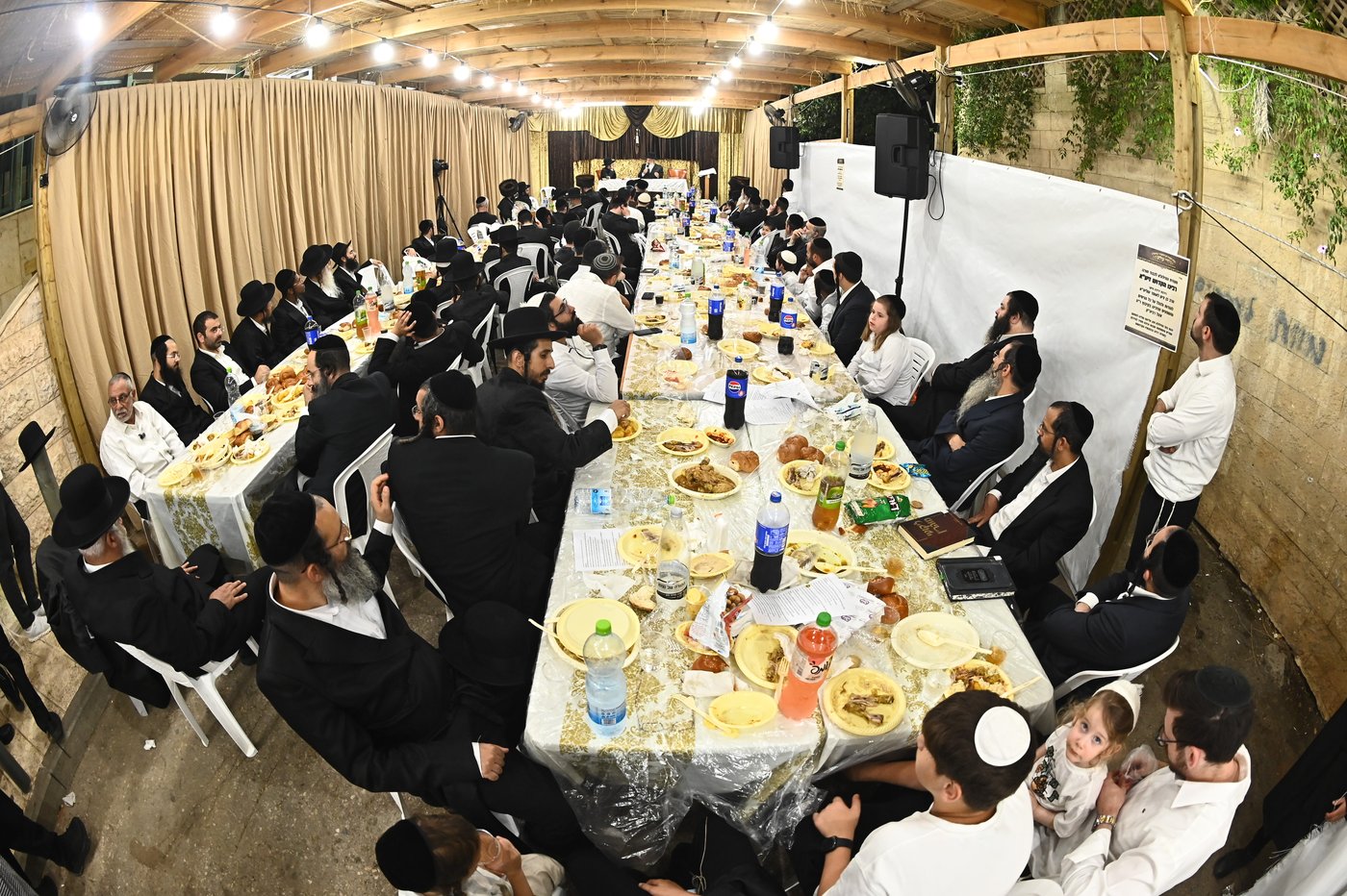 שמחת בית השואבה אצל הגר"ע אלכורת | צילום: שוקי לרר