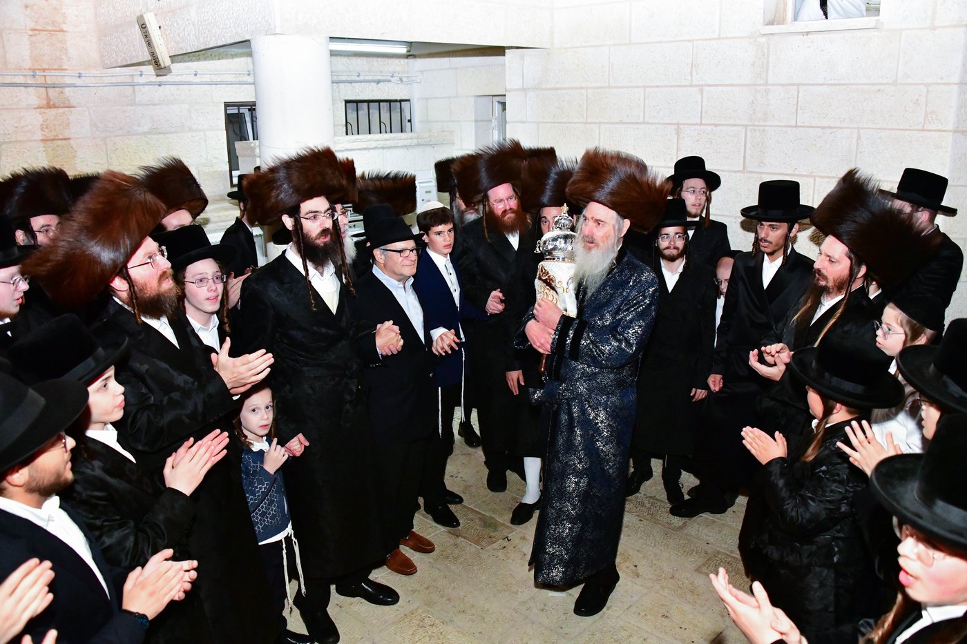 מעמד הכנסת ספר התורה בהורניסטייפול