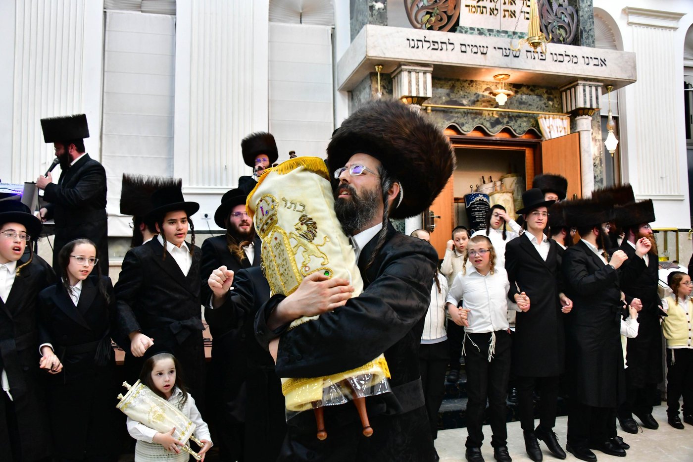 הקפות שניות בחצר זוועהיל | צילום: שוקי לרר
