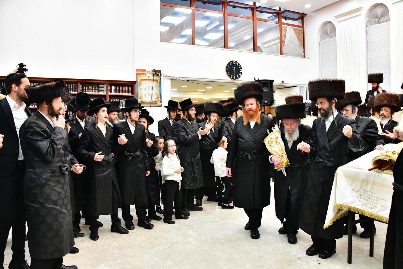 הקפות שניות בחצר זוועהיל | צילום: שוקי לרר