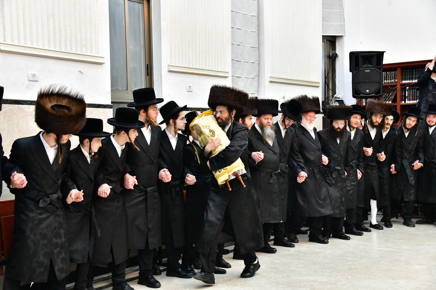 הקפות שניות בחצר זוועהיל | צילום: שוקי לרר