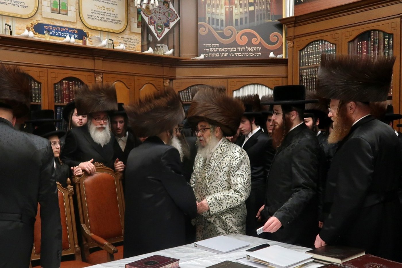 ביקורים בימי המועד בסוכתו של האדמו"ר מסאטמר שליט"א | צילום: בחצרות סאטמאר