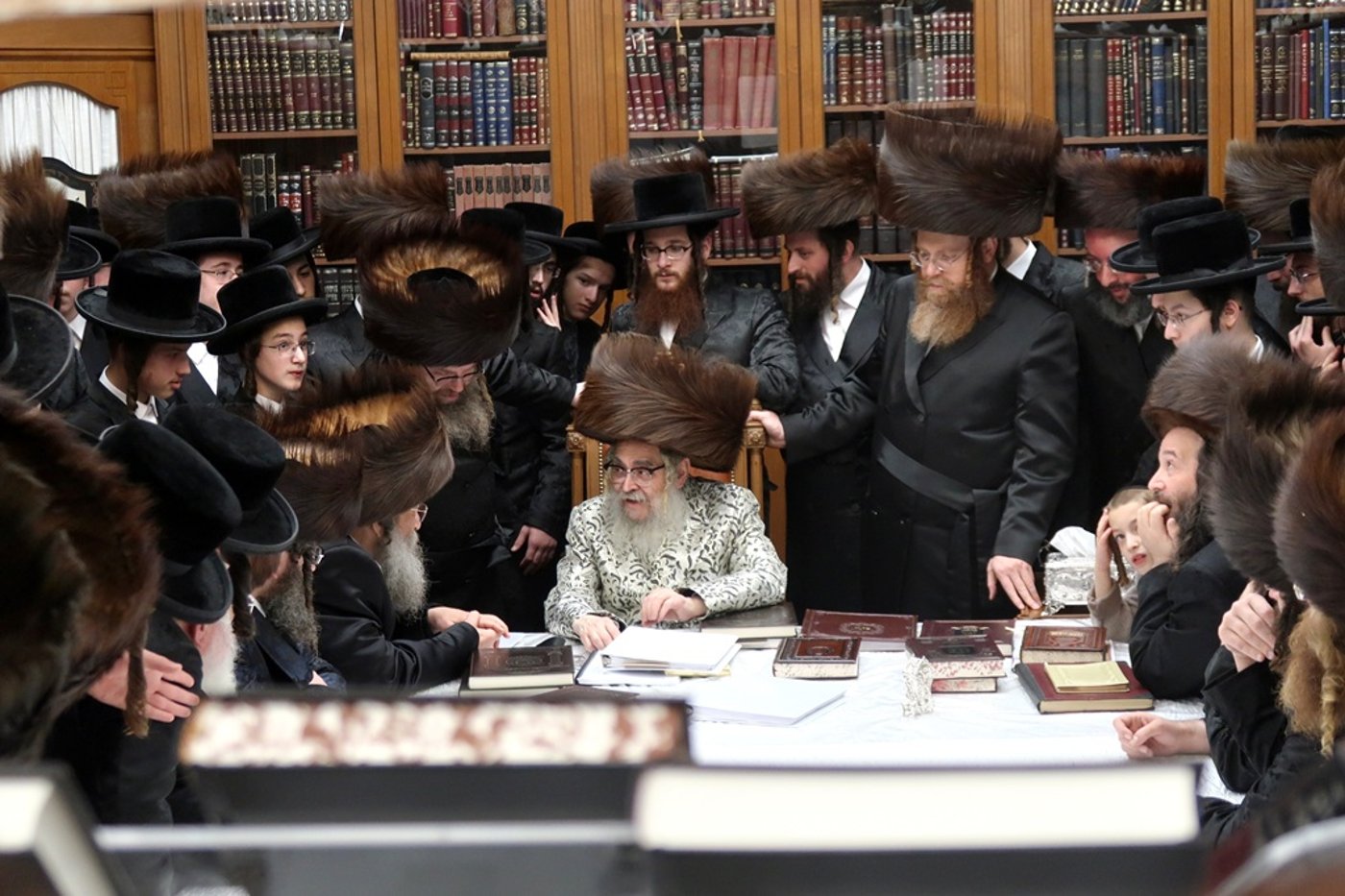ביקורים בימי המועד בסוכתו של האדמו"ר מסאטמר שליט"א | צילום: בחצרות סאטמאר