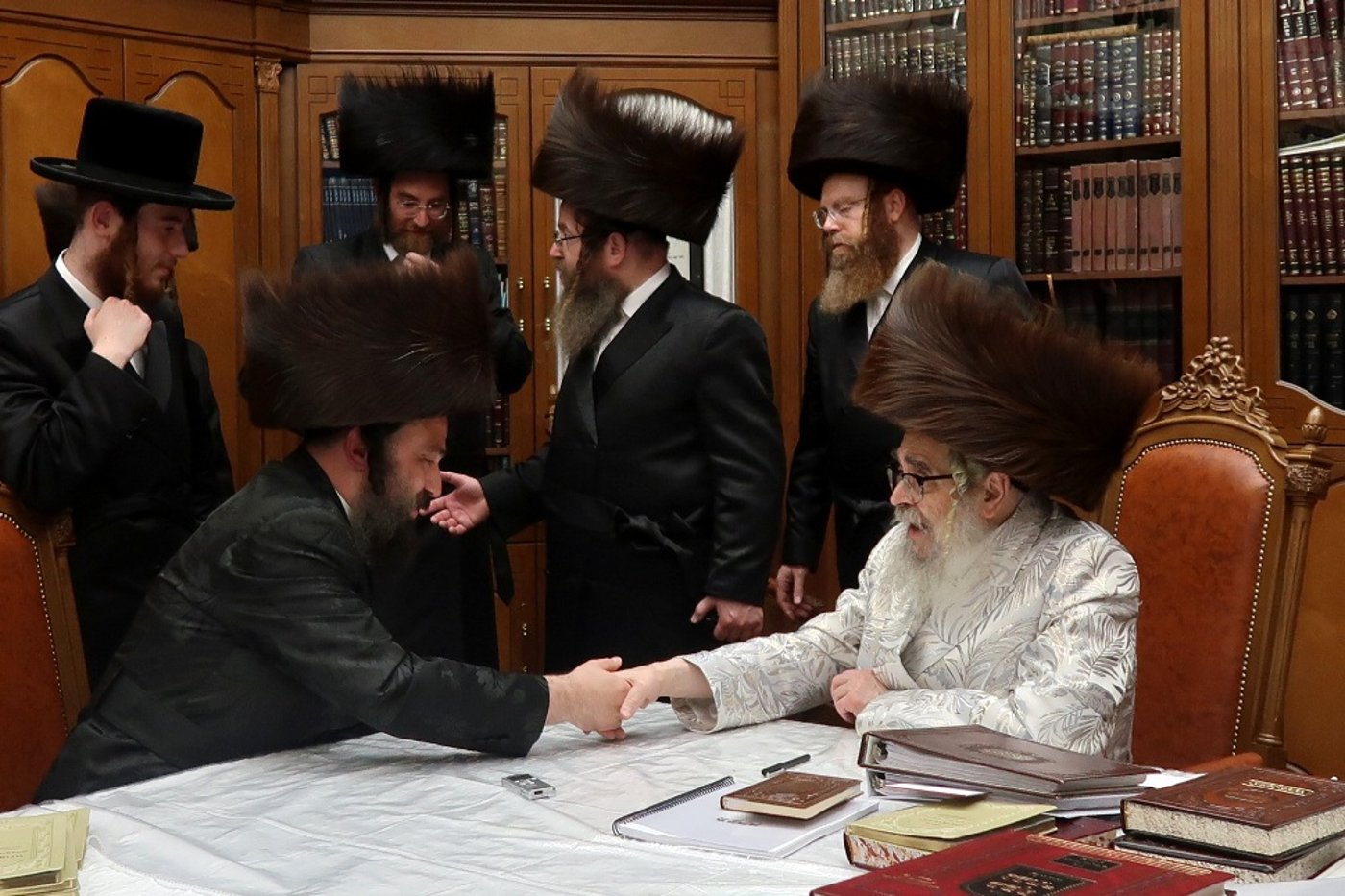 ביקורים בימי המועד בסוכתו של האדמו"ר מסאטמר שליט"א | צילום: בחצרות סאטמאר