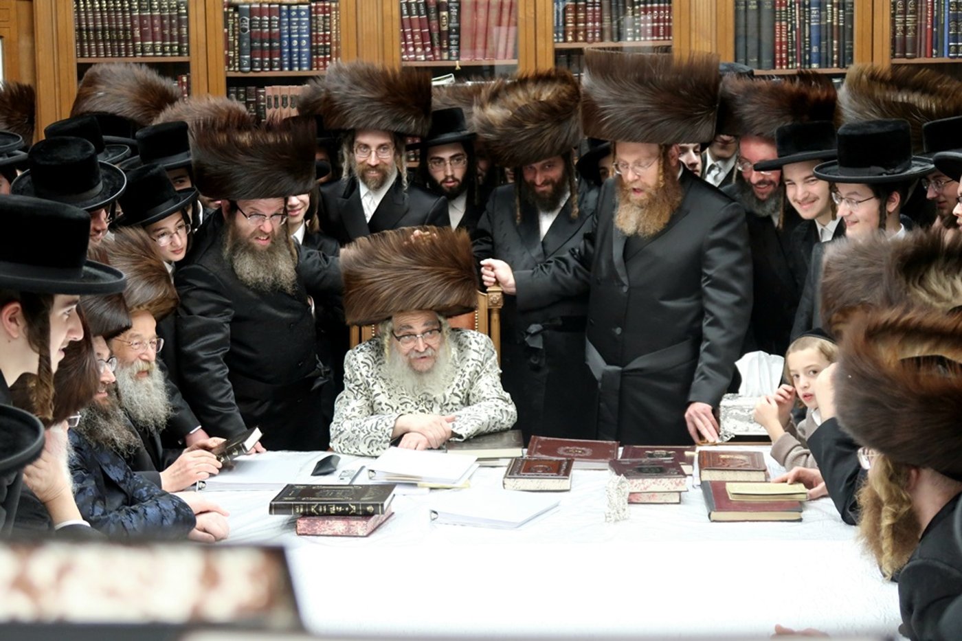ביקורים בימי המועד בסוכתו של האדמו"ר מסאטמר שליט"א | צילום: בחצרות סאטמאר