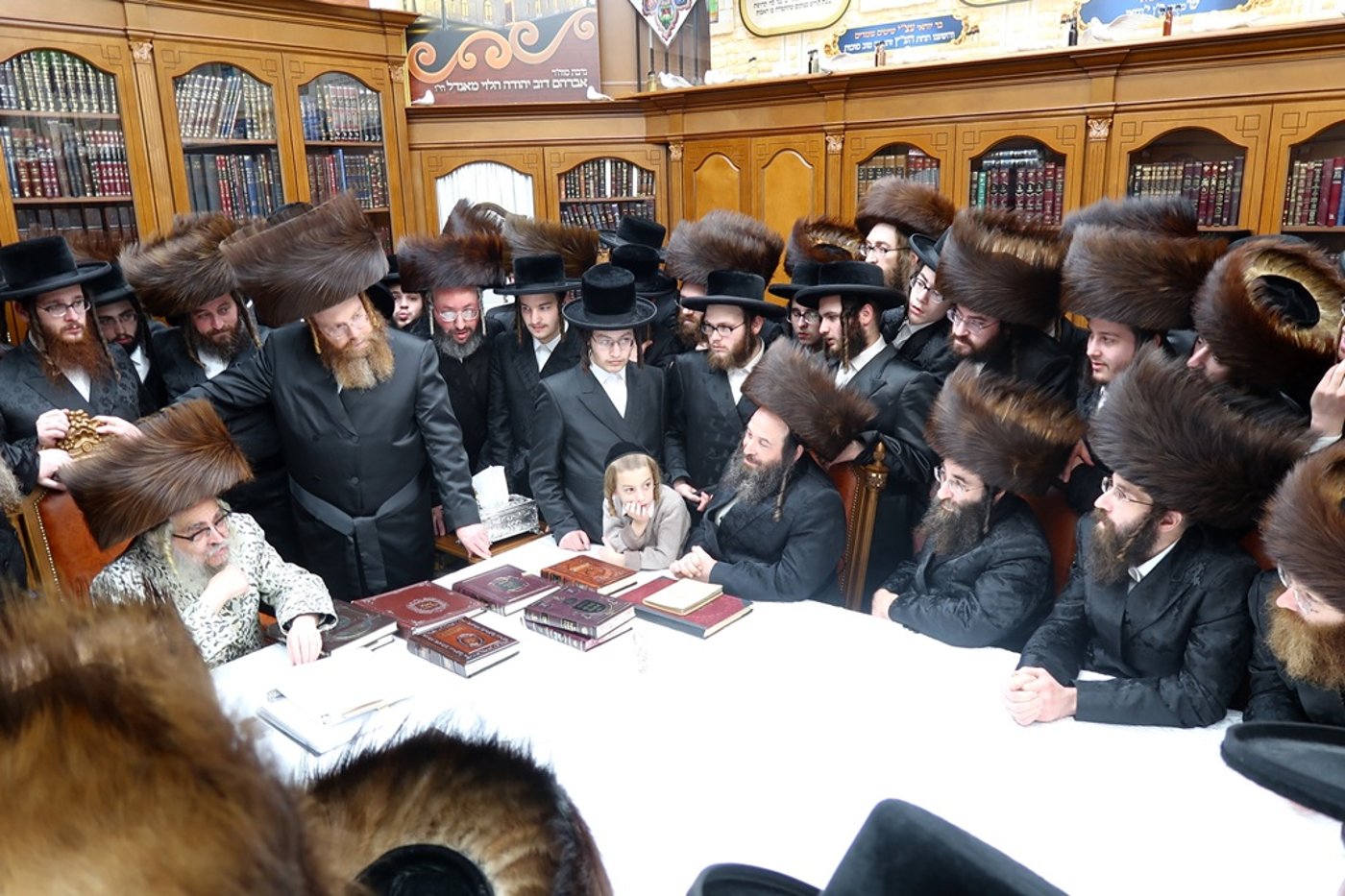 ביקורים בימי המועד בסוכתו של האדמו"ר מסאטמר שליט"א | צילום: בחצרות סאטמאר