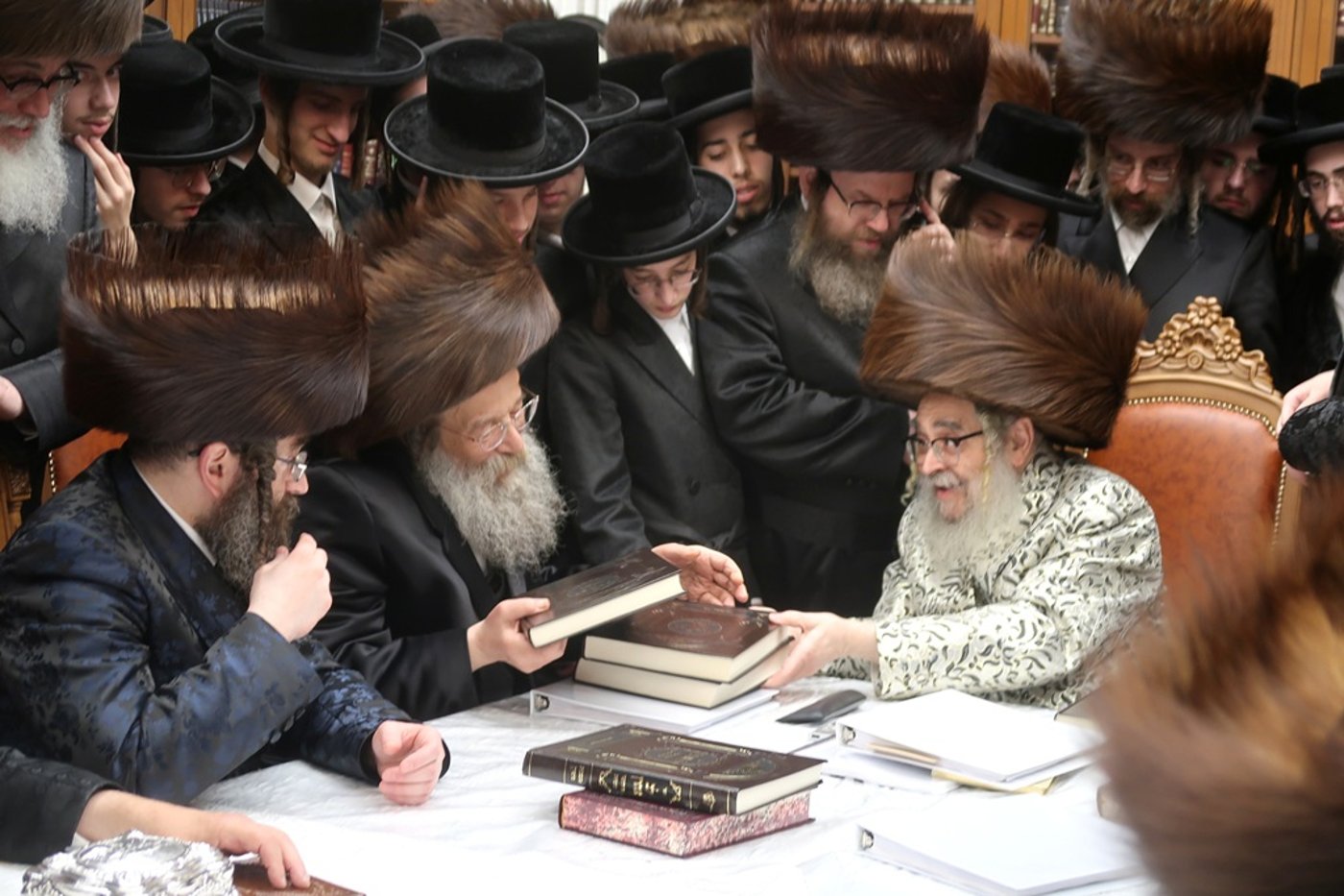 ביקורים בימי המועד בסוכתו של האדמו"ר מסאטמר שליט"א | צילום: בחצרות סאטמאר