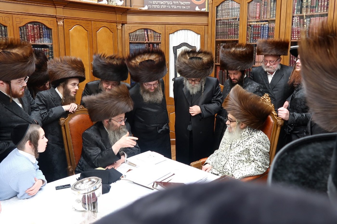 ביקורים בימי המועד בסוכתו של האדמו"ר מסאטמר שליט"א | צילום: בחצרות סאטמאר