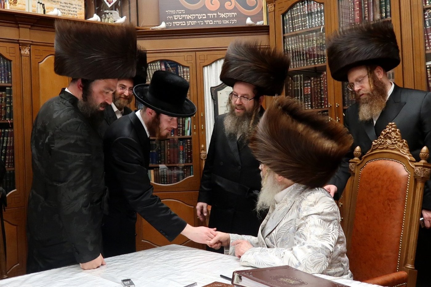 ביקורים בימי המועד בסוכתו של האדמו"ר מסאטמר שליט"א | צילום: בחצרות סאטמאר