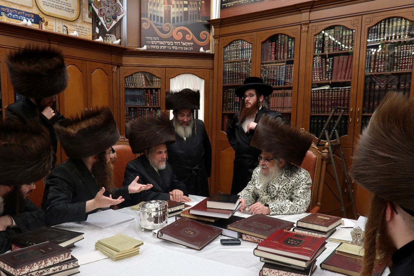 ביקורים בימי המועד בסוכתו של האדמו"ר מסאטמר שליט"א | צילום: בחצרות סאטמאר