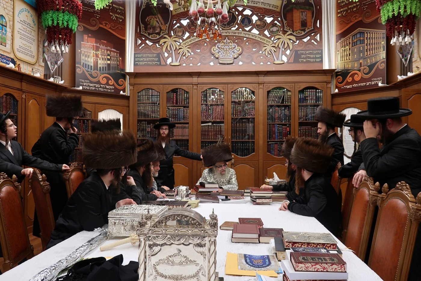ביקורים בימי המועד בסוכתו של האדמו"ר מסאטמר שליט"א | צילום: בחצרות סאטמאר