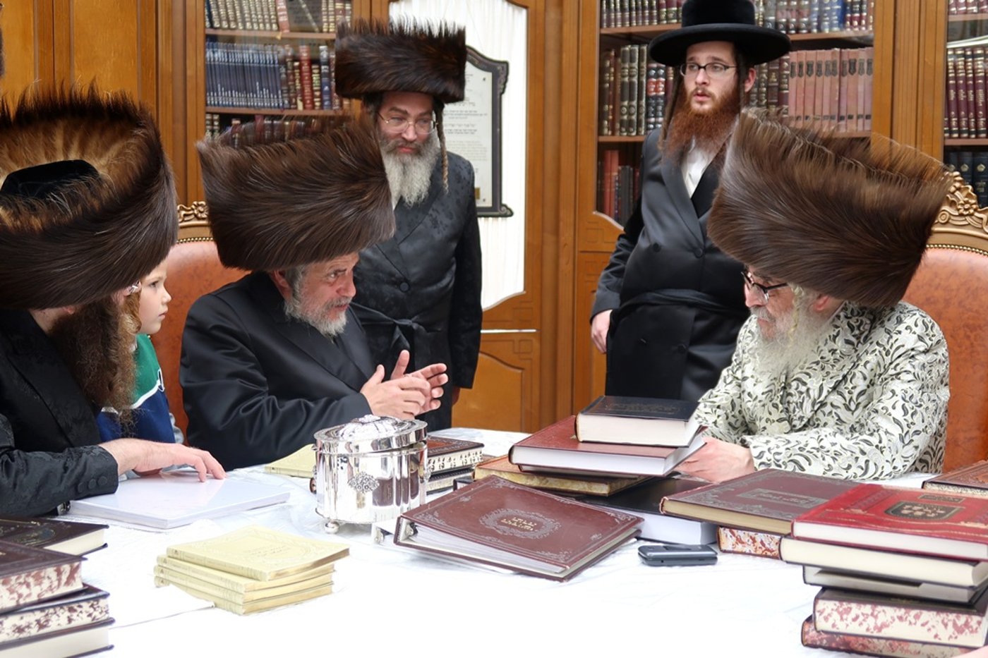 ביקורים בימי המועד בסוכתו של האדמו"ר מסאטמר שליט"א | צילום: בחצרות סאטמאר