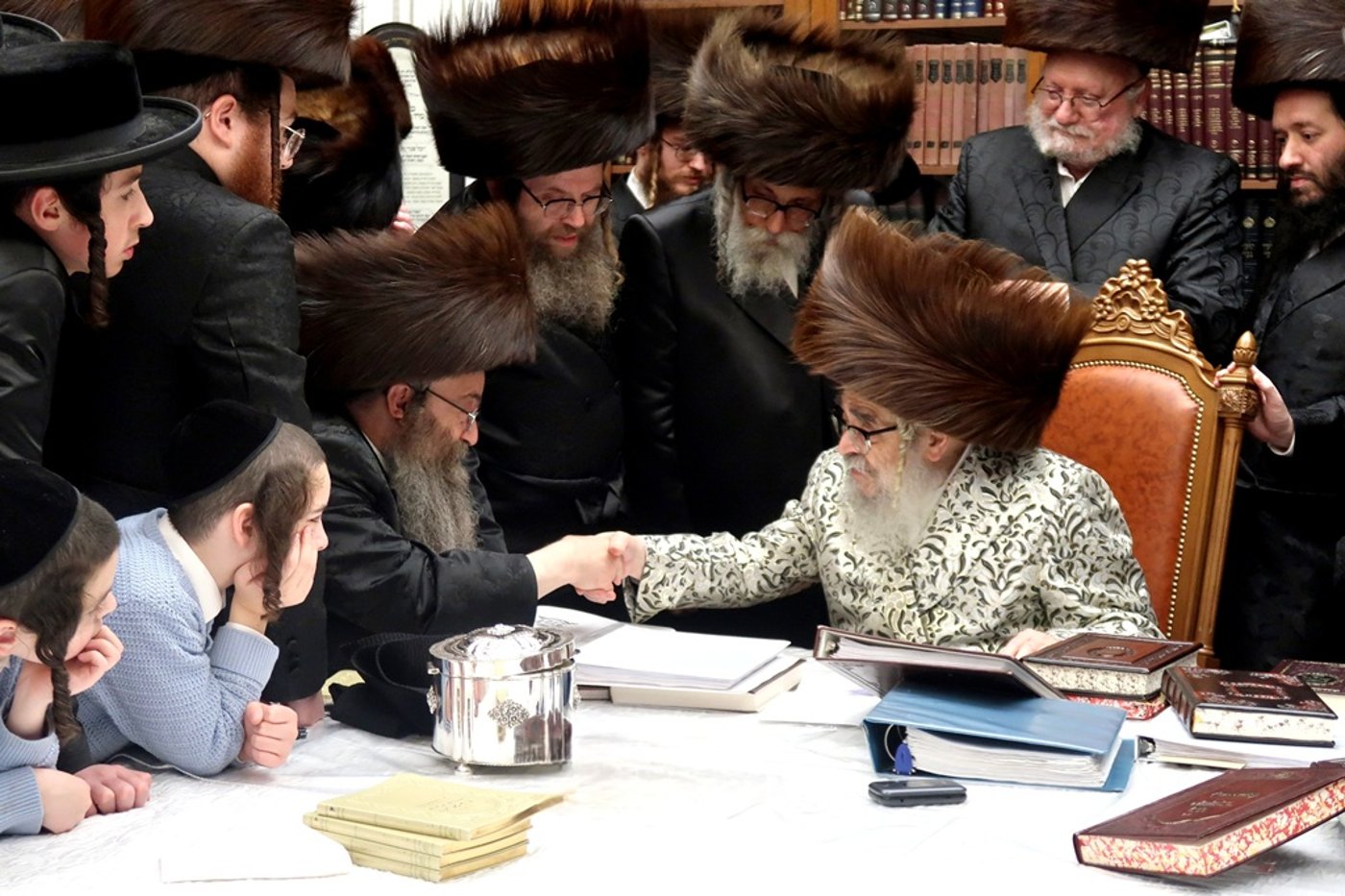 ביקורים בימי המועד בסוכתו של האדמו"ר מסאטמר שליט"א | צילום: בחצרות סאטמאר
