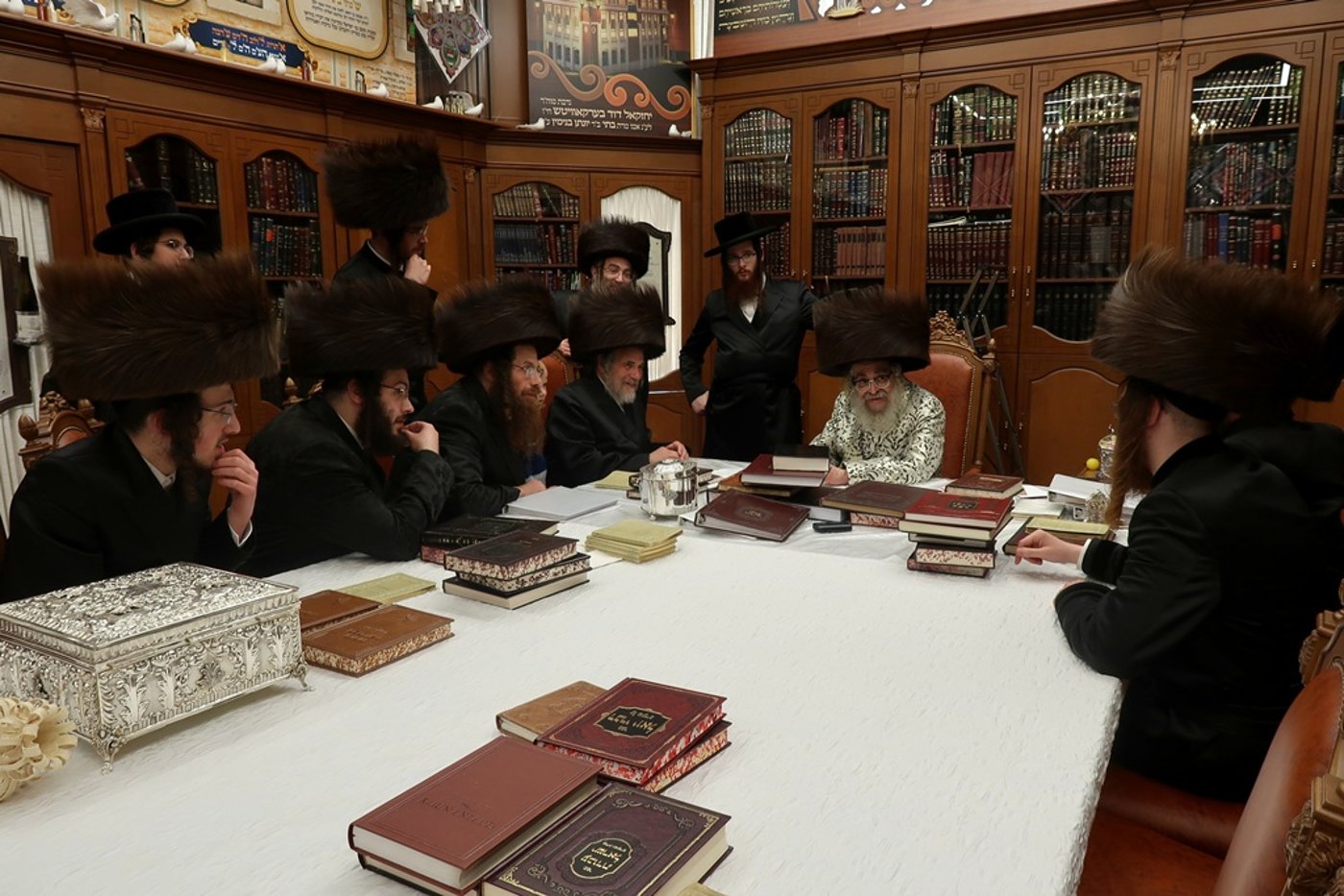 ביקורים בימי המועד בסוכתו של האדמו"ר מסאטמר שליט"א | צילום: בחצרות סאטמאר