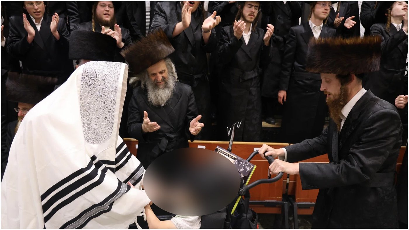 הקפות שניות בחצר הקודש ביאלה בני ברק | צילום: דוד ארזני
