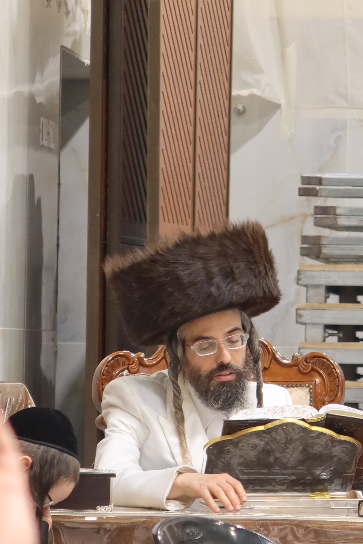 ירח האיתנים בחצר זוועהיל | צילום: שימי פ.
