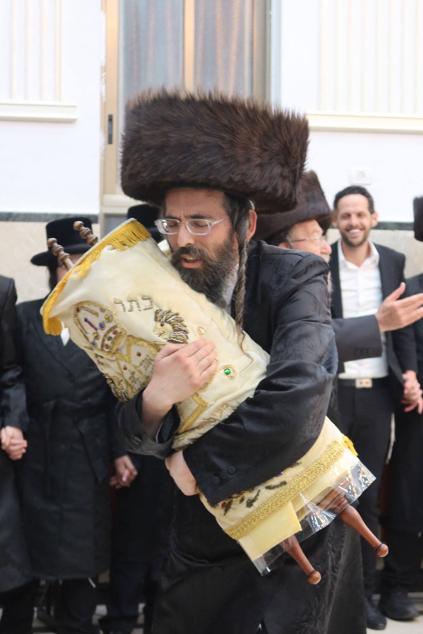 ירח האיתנים בחצר זוועהיל | צילום: שימי פ.