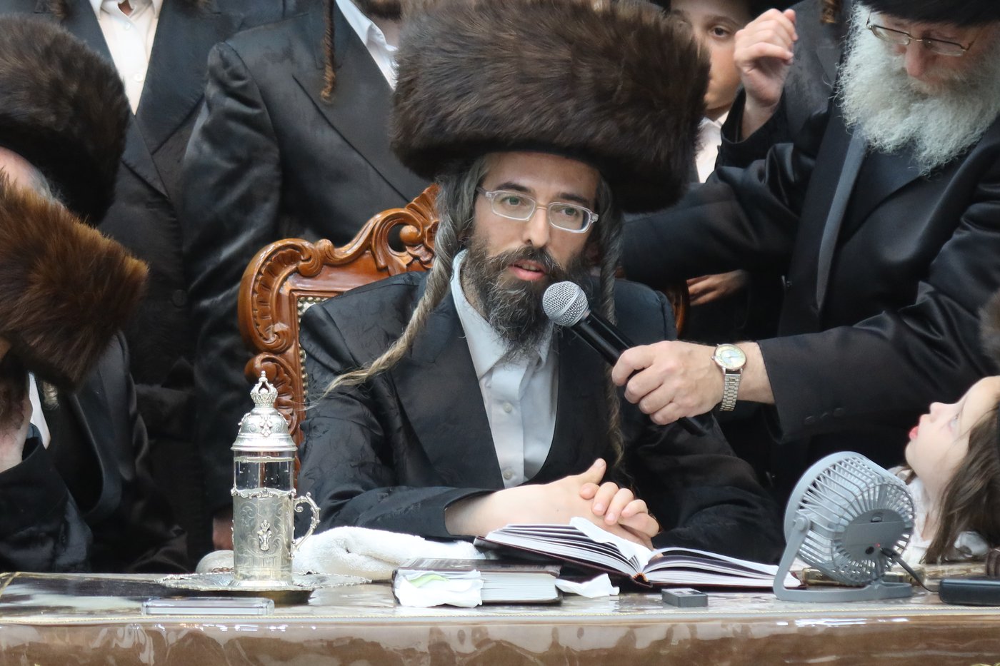 ירח האיתנים בחצר זוועהיל | צילום: שימי פ.