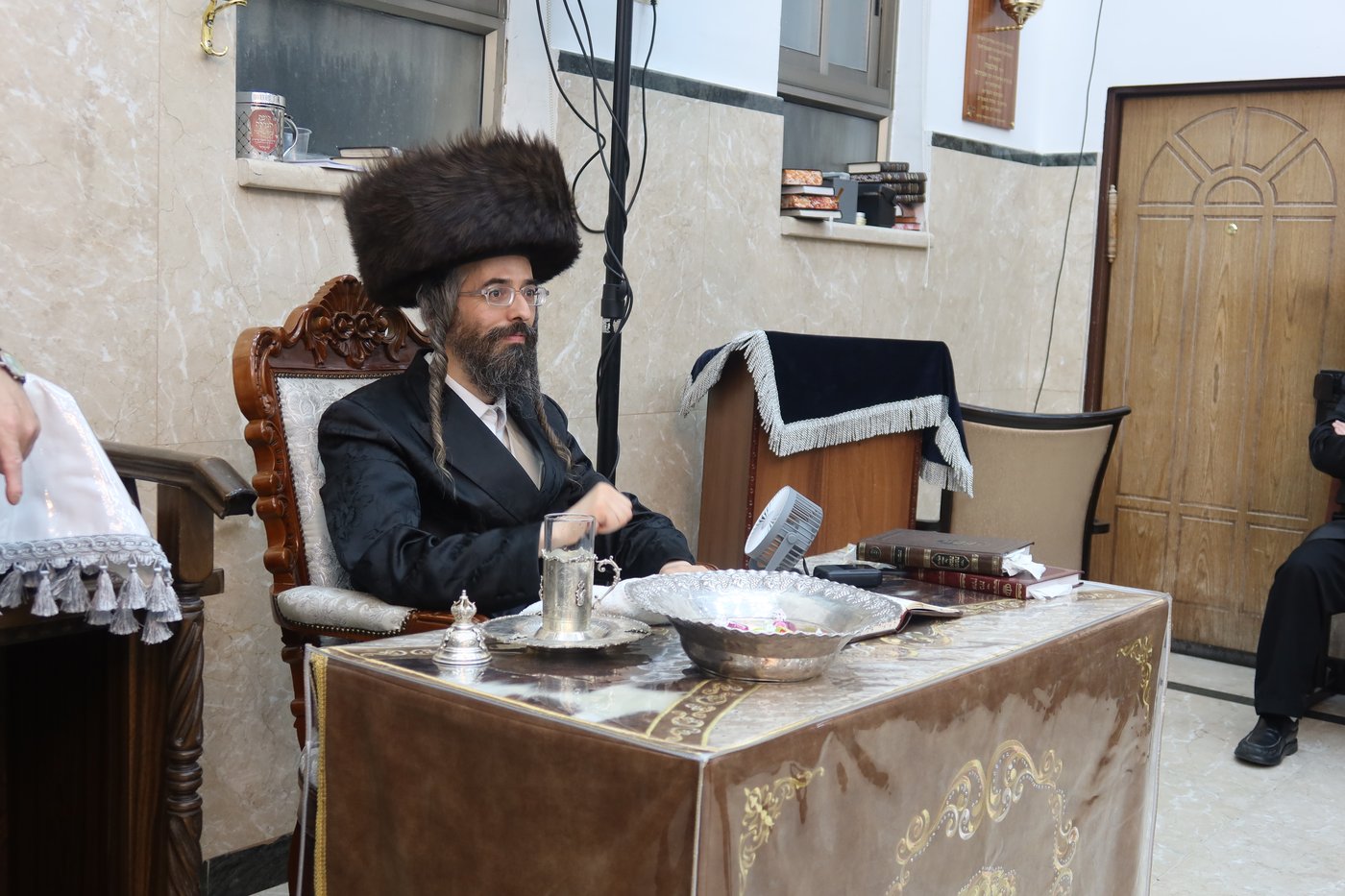 ירח האיתנים בחצר זוועהיל | צילום: שימי פ.
