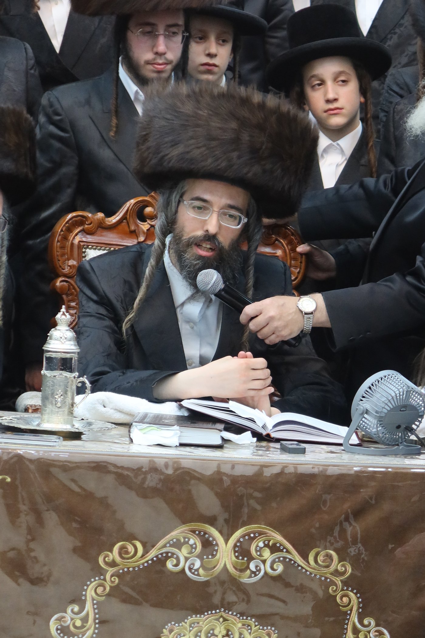 ירח האיתנים בחצר זוועהיל | צילום: שימי פ.