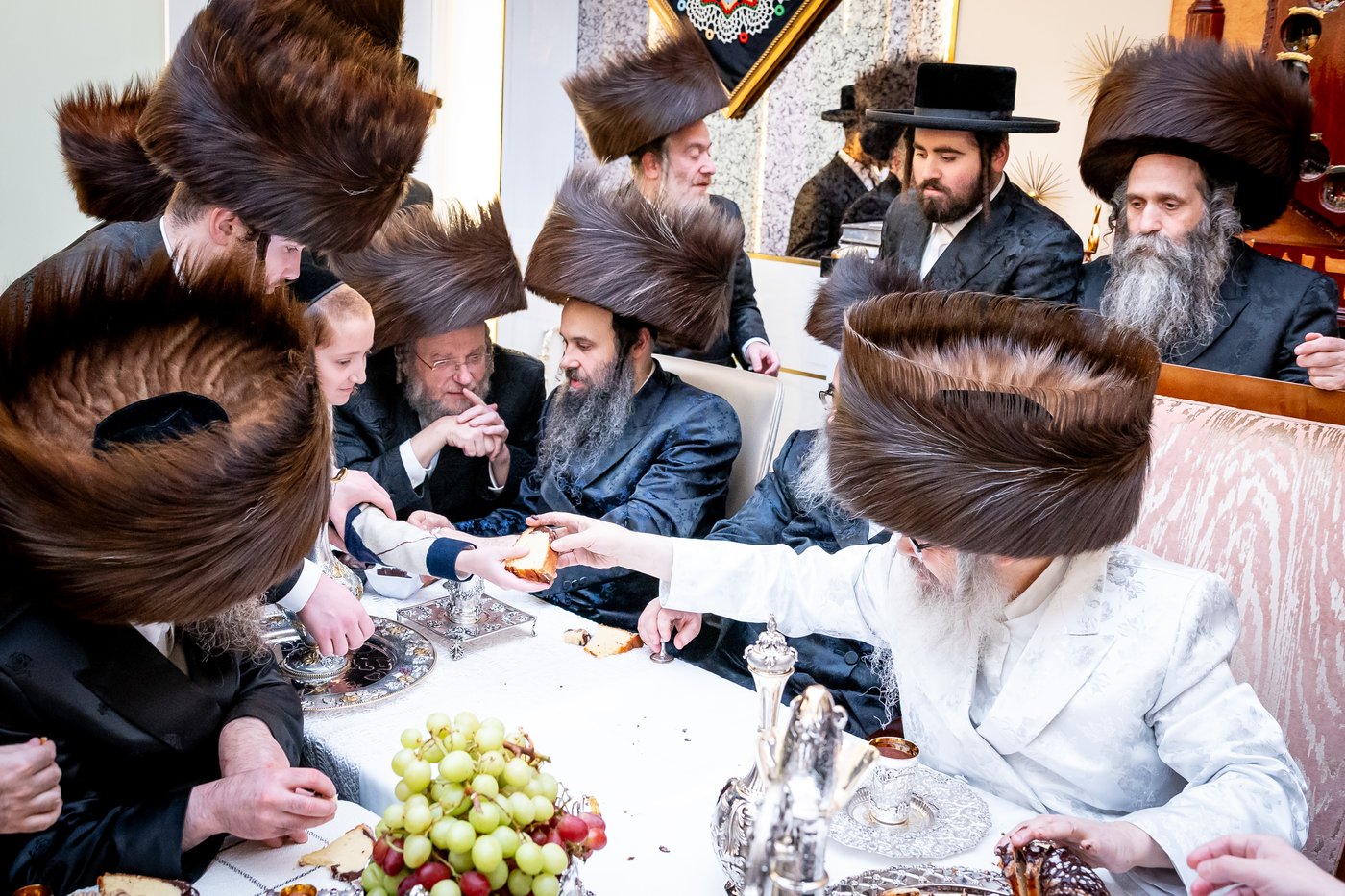 האדמו"ר מסאטמר בביקור בסוכת הנגיד ר' יצחק זאב רבינוביץ