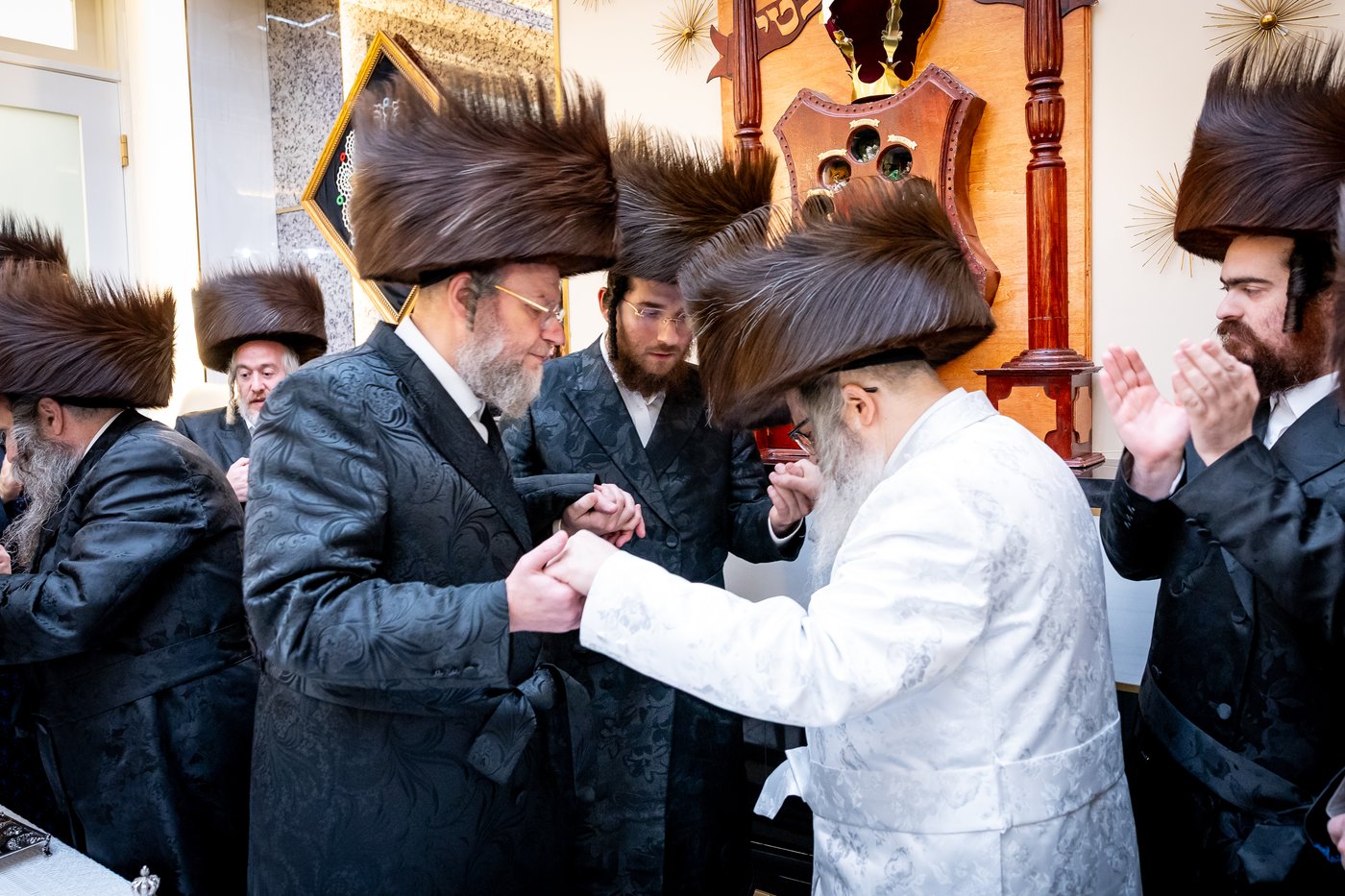 האדמו"ר מסאטמר בביקור בסוכת הנגיד ר' יצחק זאב רבינוביץ