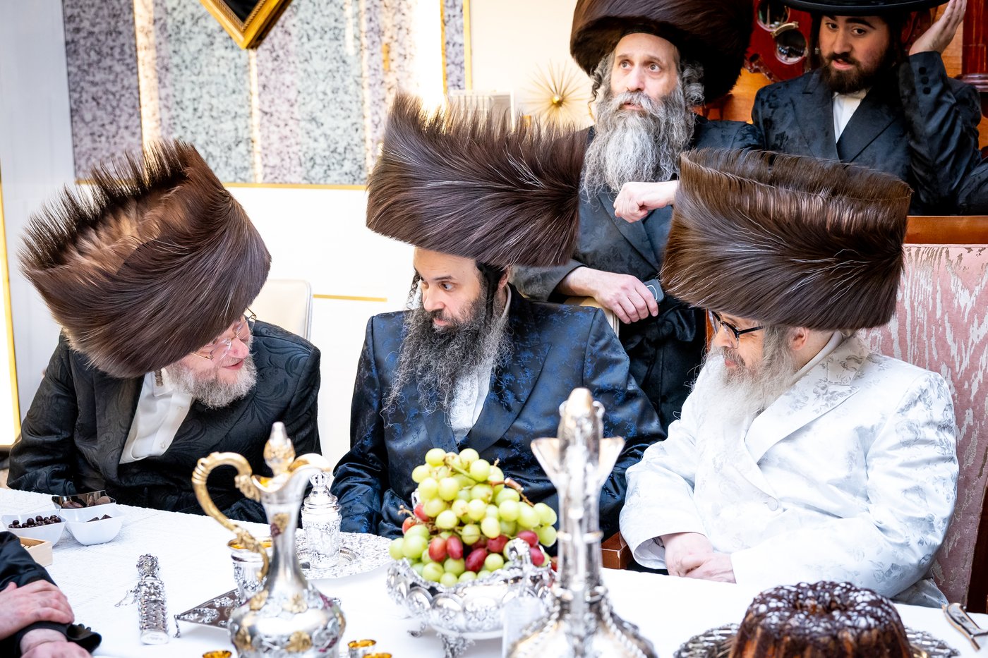 האדמו"ר מסאטמר בביקור בסוכת הנגיד ר' יצחק זאב רבינוביץ