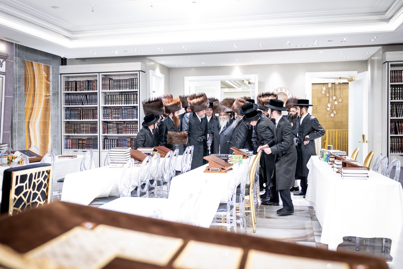 האדמו"ר מסאטמר בביקור בסוכת הנגיד ר' יצחק זאב רבינוביץ