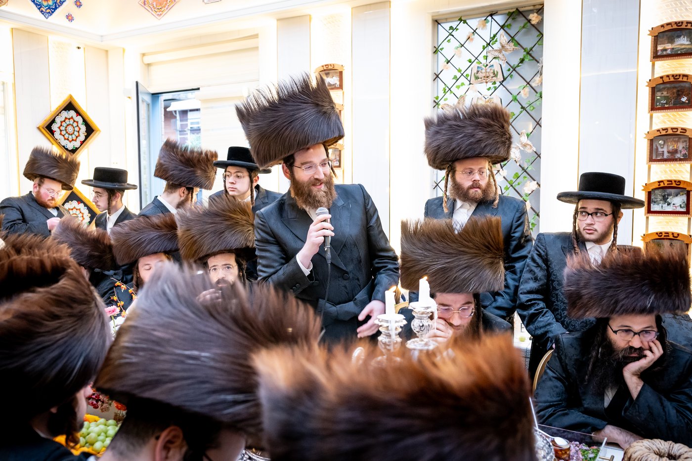 האדמו"ר מסאטמר בביקור בסוכת הנגיד ר' יצחק זאב רבינוביץ
