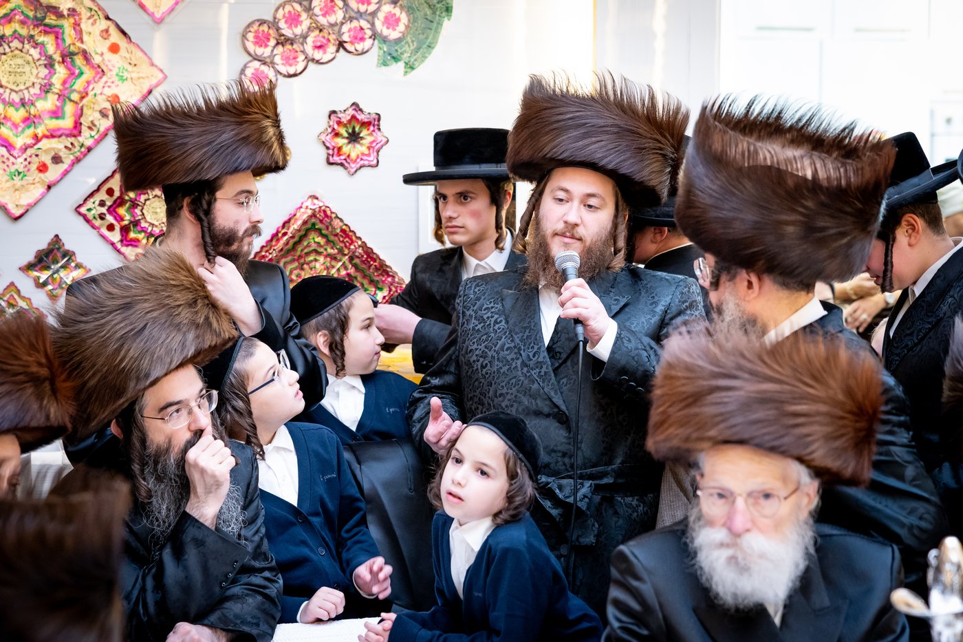 האדמו"ר מסאטמר בביקור בסוכת הנגיד ר' יצחק זאב רבינוביץ