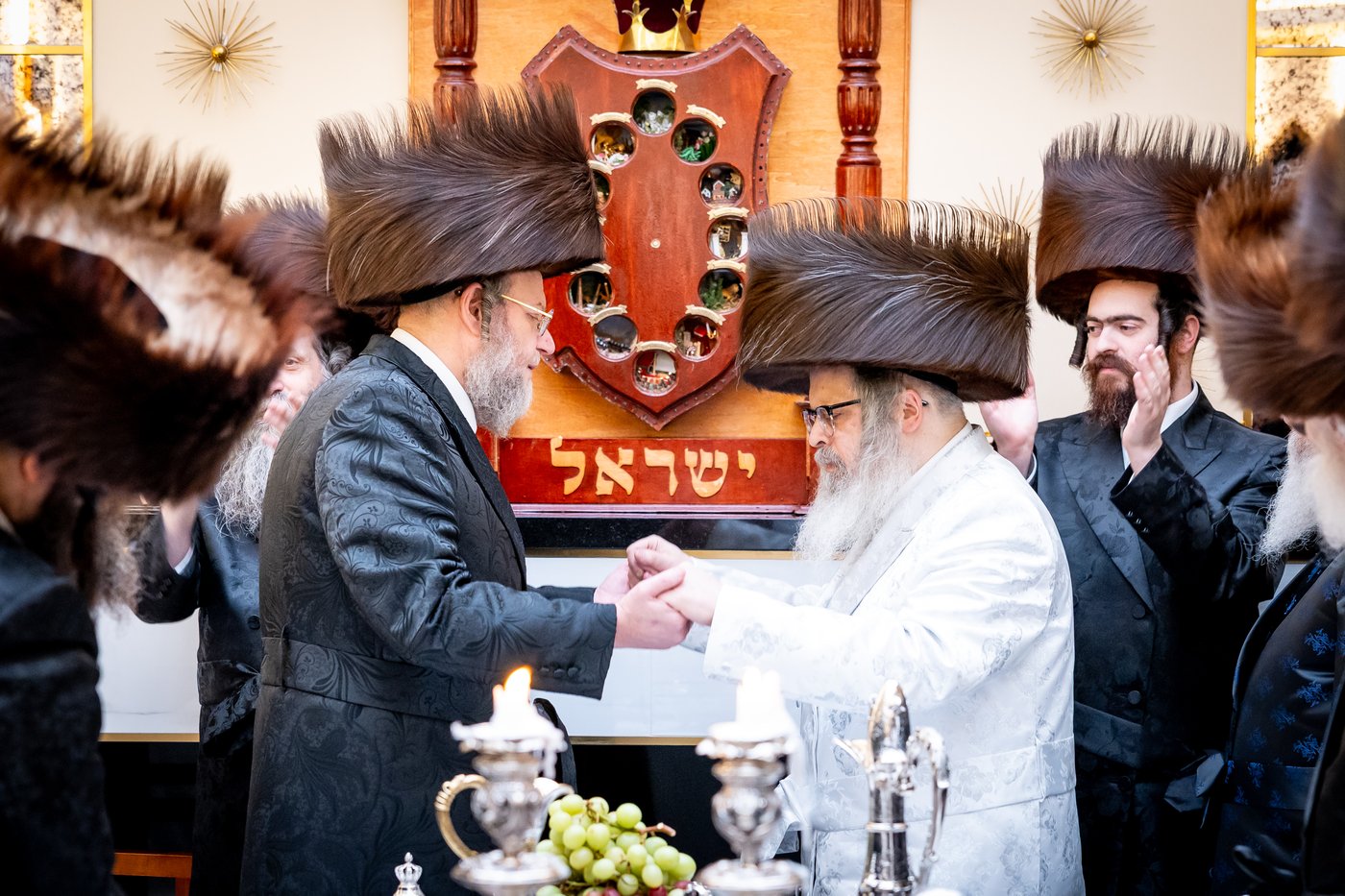 האדמו"ר מסאטמר בביקור בסוכת הנגיד ר' יצחק זאב רבינוביץ
