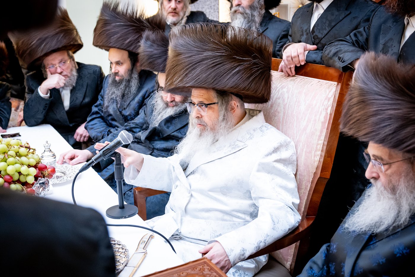 האדמו"ר מסאטמר בביקור בסוכת הנגיד ר' יצחק זאב רבינוביץ