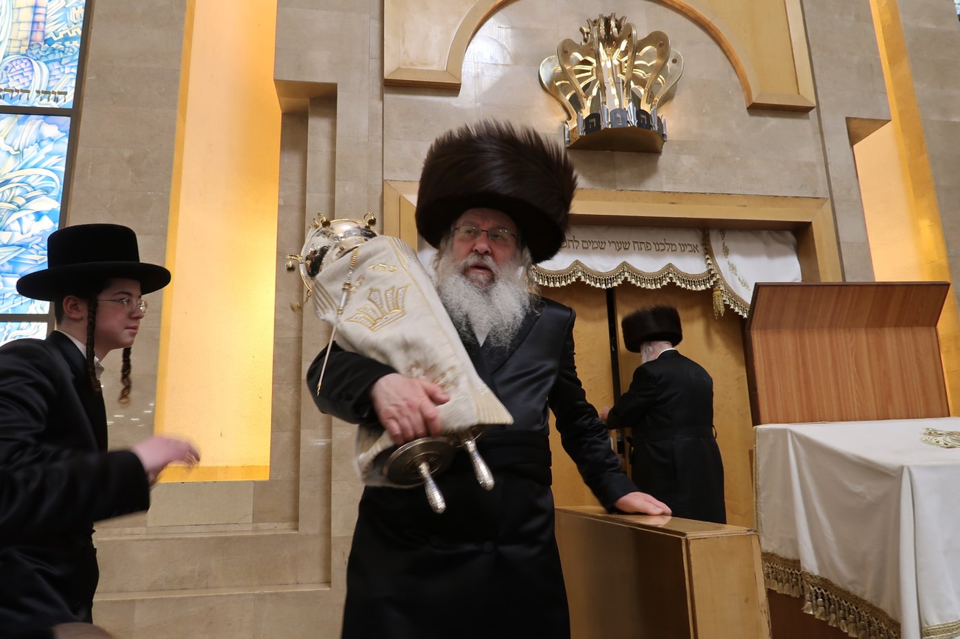 ירח האיתנים בחצר הקודש נדבורנה | צילום: שוקי לרר, אברומי בערגער, מ.ש.