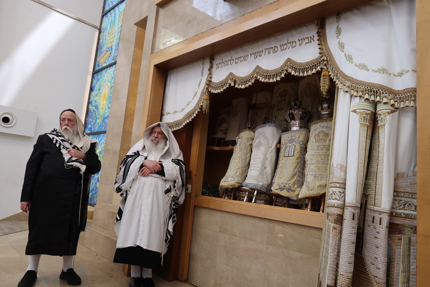 ירח האיתנים בחצר הקודש נדבורנה | צילום: שוקי לרר, אברומי בערגער, מ.ש.