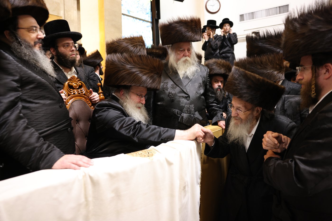 ירח האיתנים בחצר הקודש נדבורנה | צילום: שוקי לרר, אברומי בערגער, מ.ש.