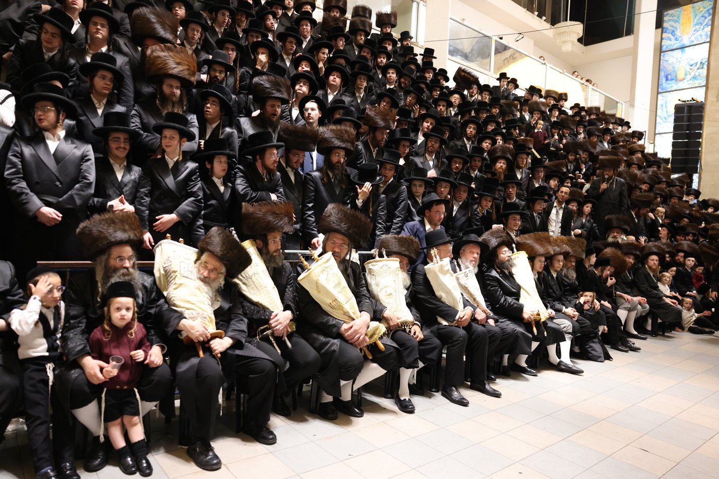 ירח האיתנים בחצר הקודש נדבורנה | צילום: שוקי לרר, אברומי בערגער, מ.ש.