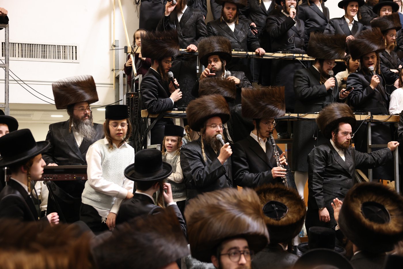 ירח האיתנים בחצר הקודש נדבורנה | צילום: שוקי לרר, אברומי בערגער, מ.ש.