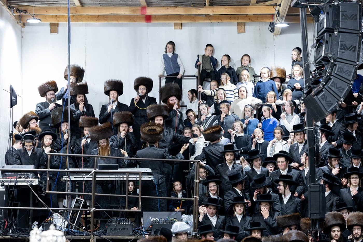 האדמו"ר מסאטמר שליט"א בטיש חול המועד סוכות | צילום: איצי מ. - היי רעז