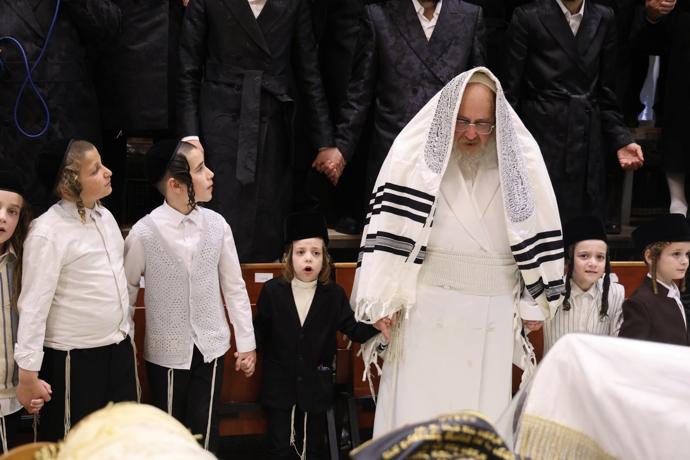 הקפות שניות בחצר הקודש ביאלה בני ברק | צילום: דוד ארזני
