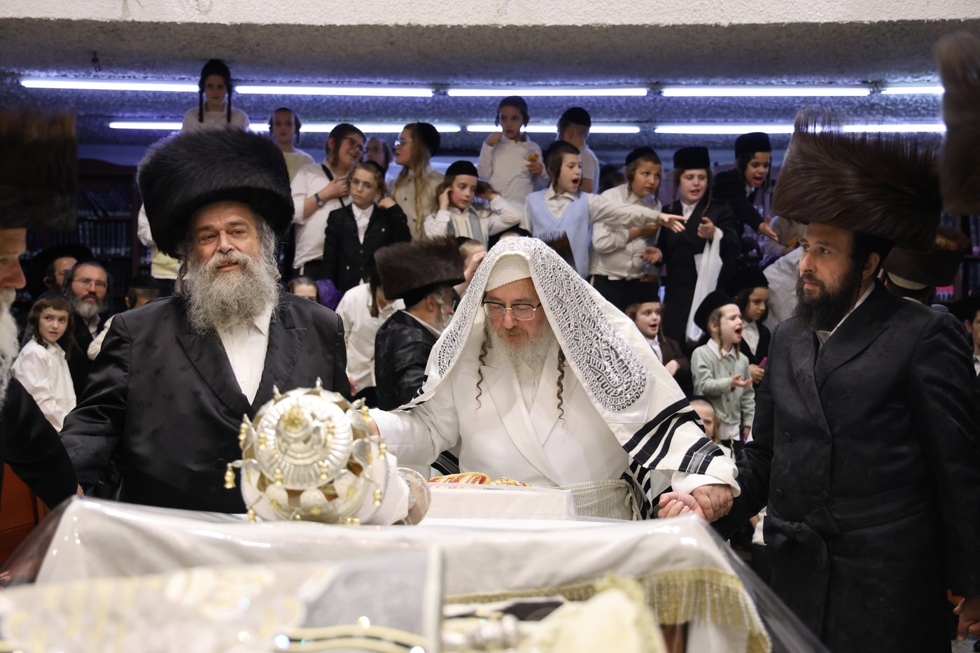 הקפות שניות בחצר הקודש ביאלה בני ברק | צילום: דוד ארזני