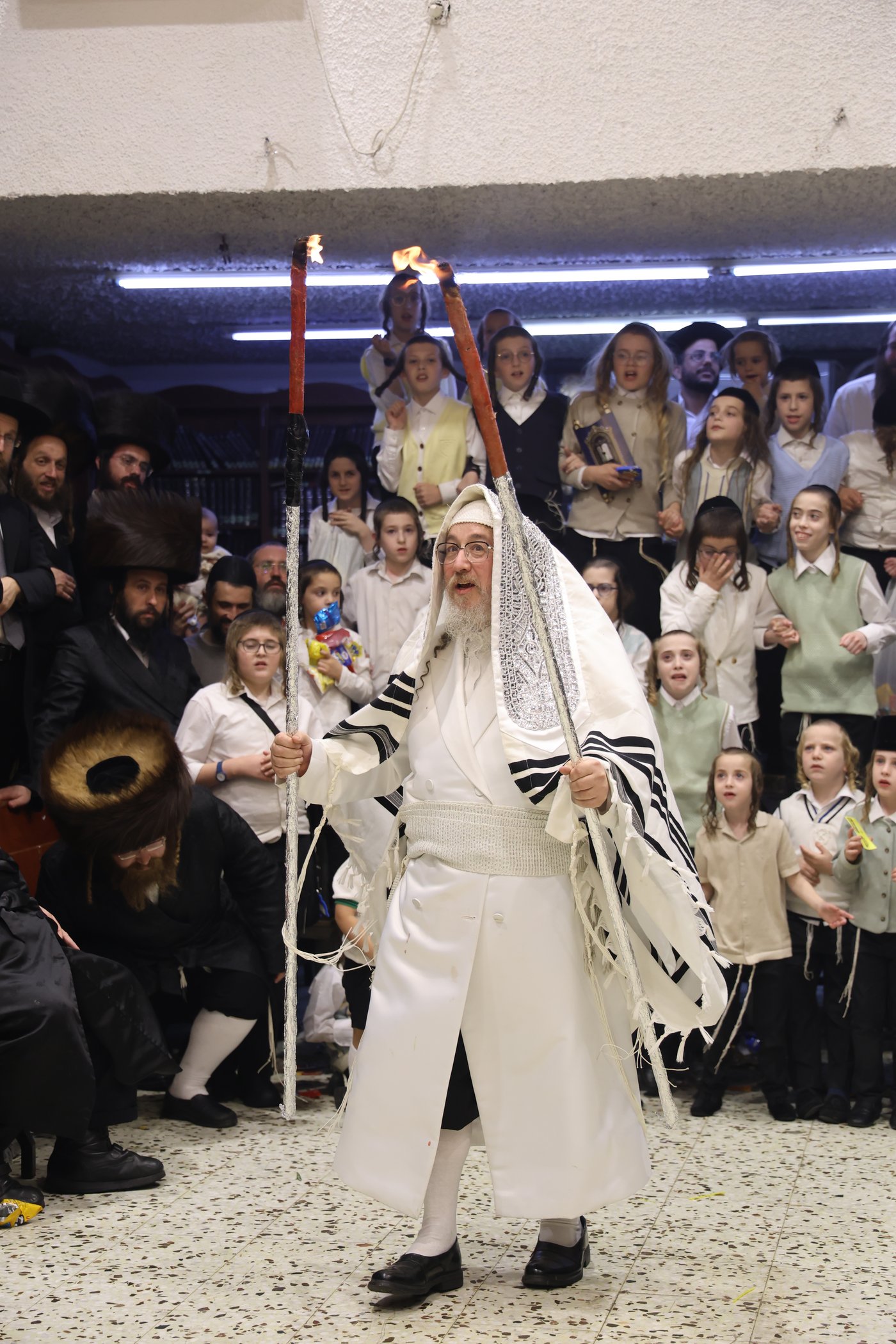 הקפות שניות בחצר הקודש ביאלה בני ברק | צילום: דוד ארזני