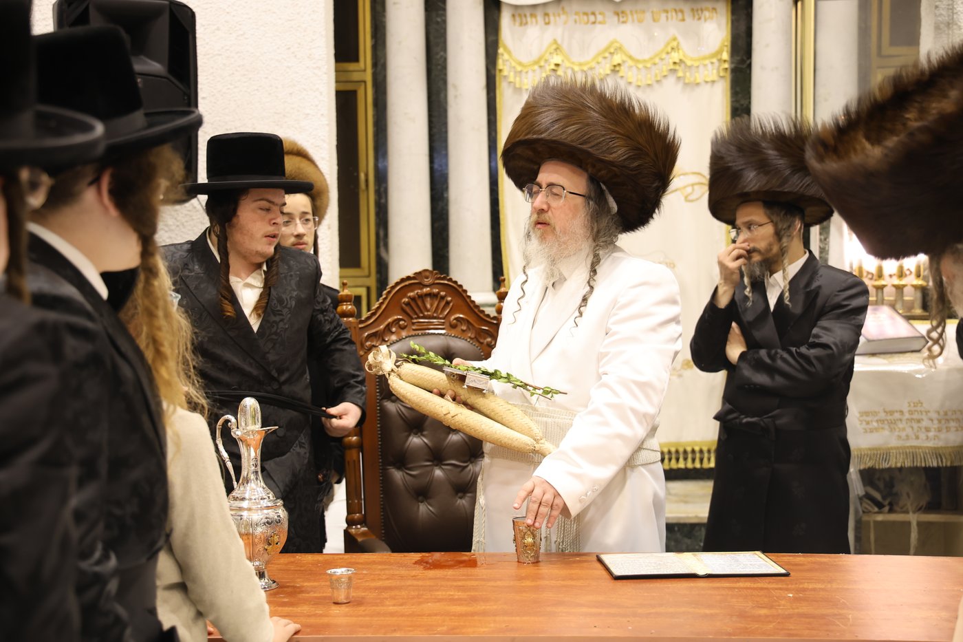 הקפות שניות בחצר הקודש ביאלה בני ברק | צילום: דוד ארזני