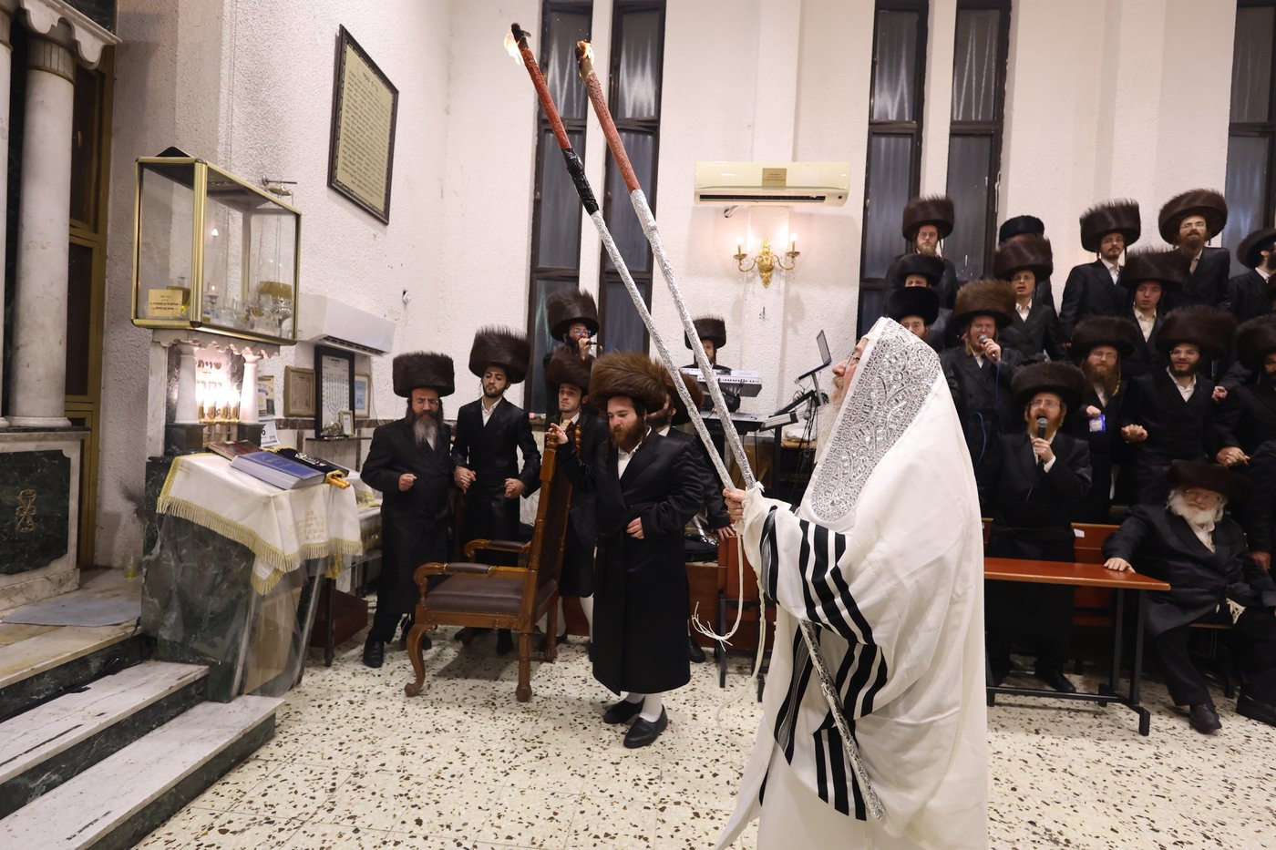 הקפות שניות בחצר הקודש ביאלה בני ברק | צילום: דוד ארזני