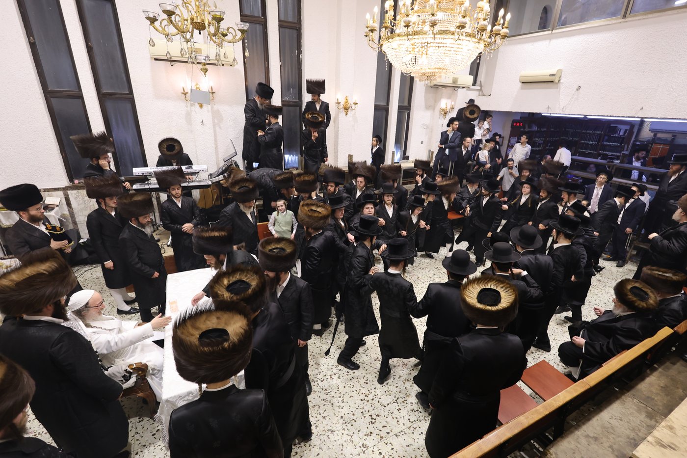 הקפות שניות בחצר הקודש ביאלה בני ברק | צילום: דוד ארזני