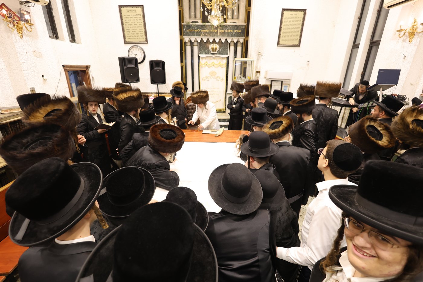 הקפות שניות בחצר הקודש ביאלה בני ברק | צילום: דוד ארזני