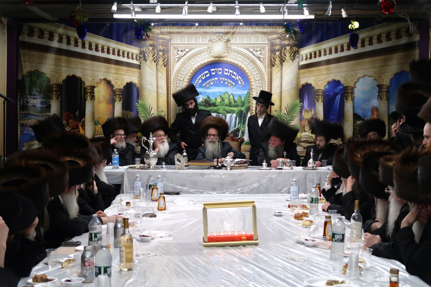 ימי החג בחצר הקודש צאנז זוועהיל