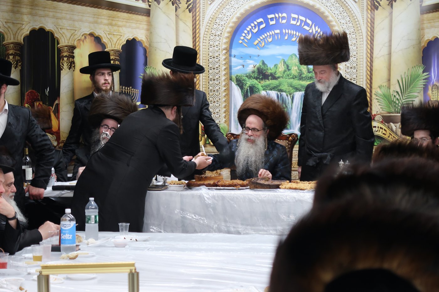 ימי החג בחצר הקודש צאנז זוועהיל